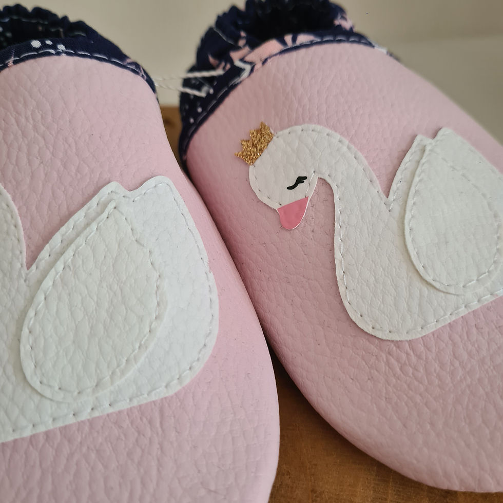 Miniature : Chaussons en simili cuir – Modèle Cygne - 18/24 mois (22-23)