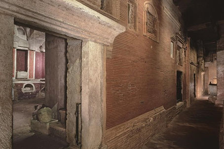 Księża studenci na zwiedzaniu Scavi Vaticani