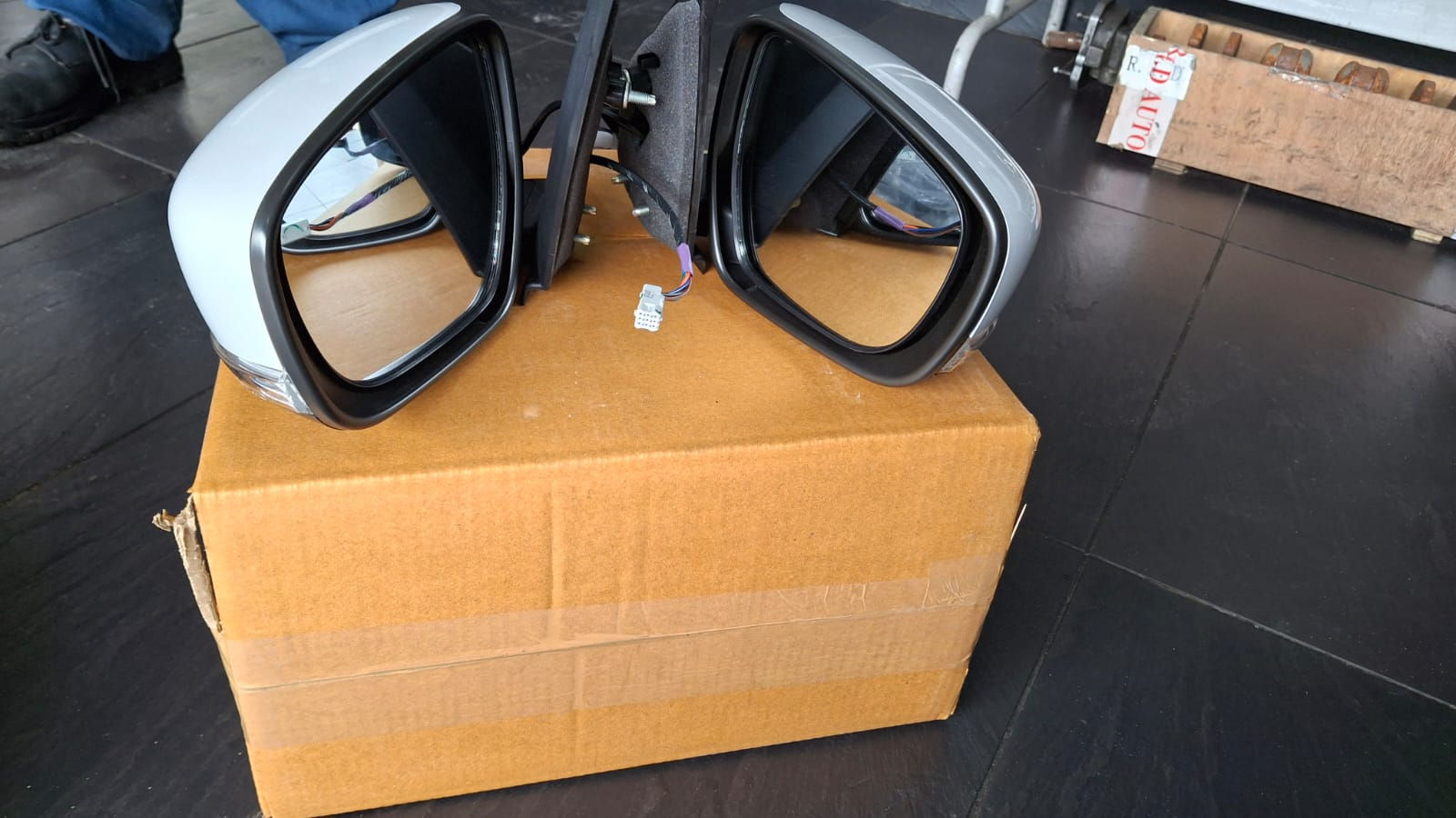 SUZUKI SWIFT ELECTRIC MIRRORS R1800 EACH