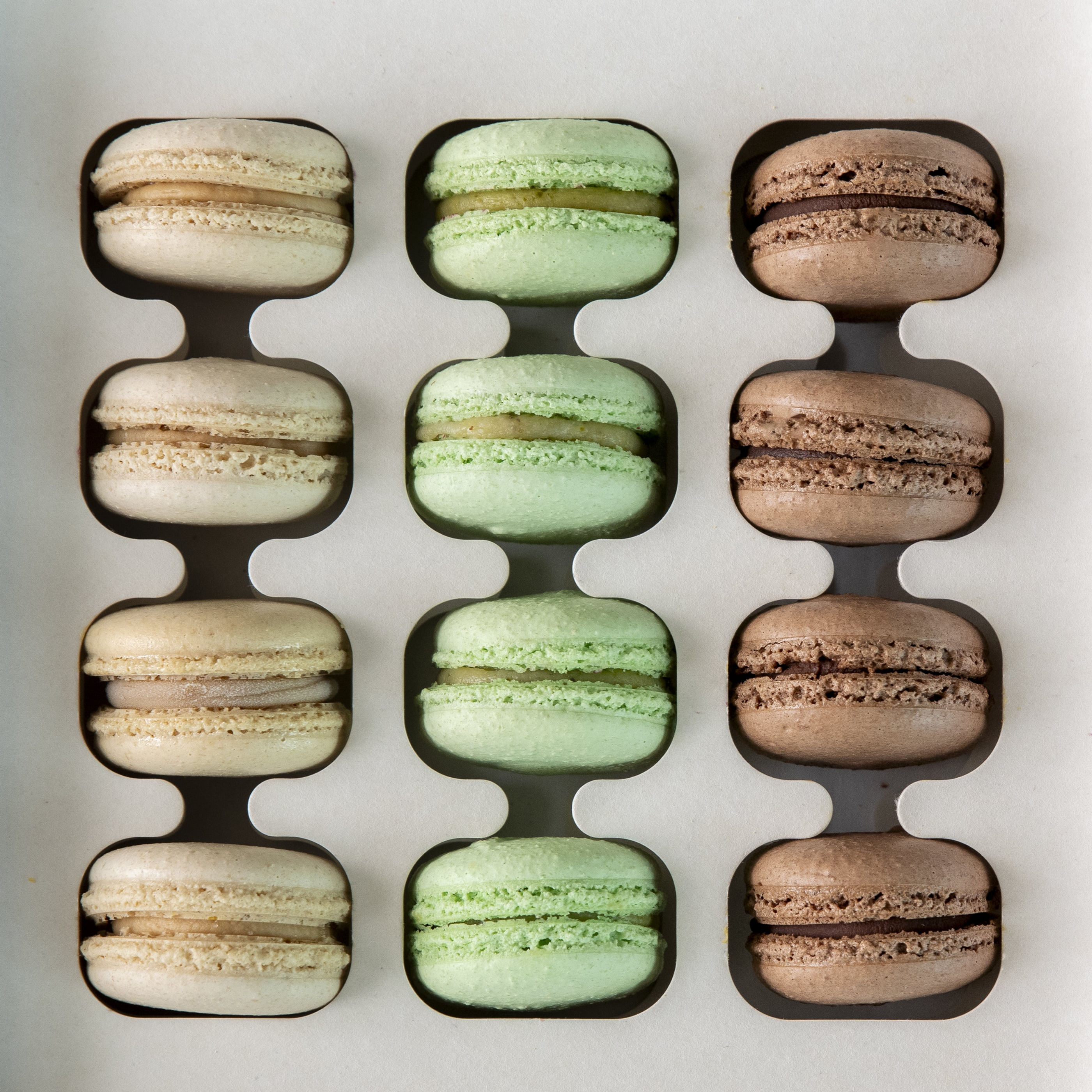 Macaron 12er-Box "Cremig & Nussig"