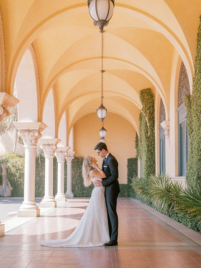 an-elegant-sun-drenched-wedding-photosho_NVdEJpuyRkOy-71oSXDXUw_oVXizrvVTy6DegPFvq8Tkw.jpe