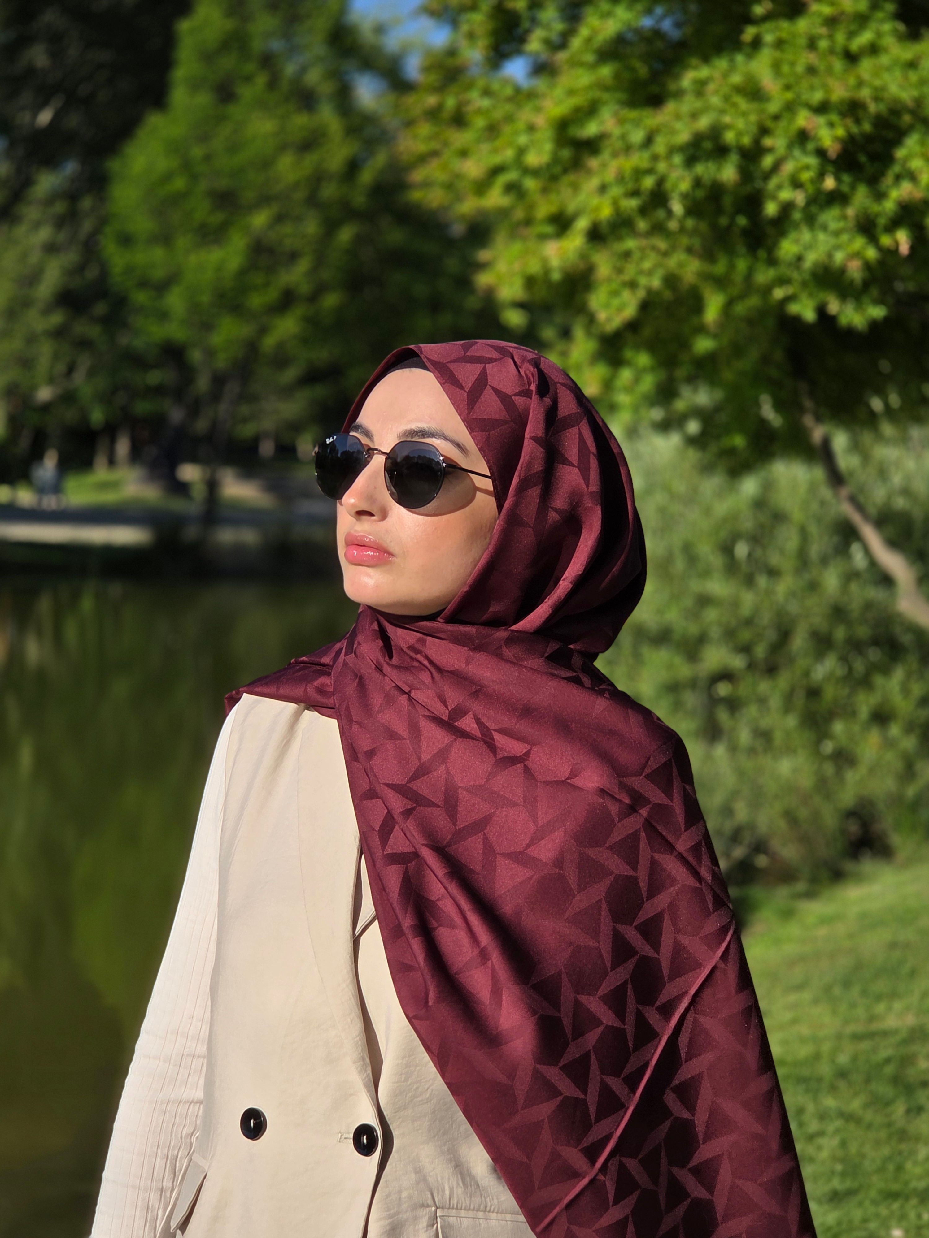 İpeksi Jakar Lara Şal Origami Desen - Kızılcık