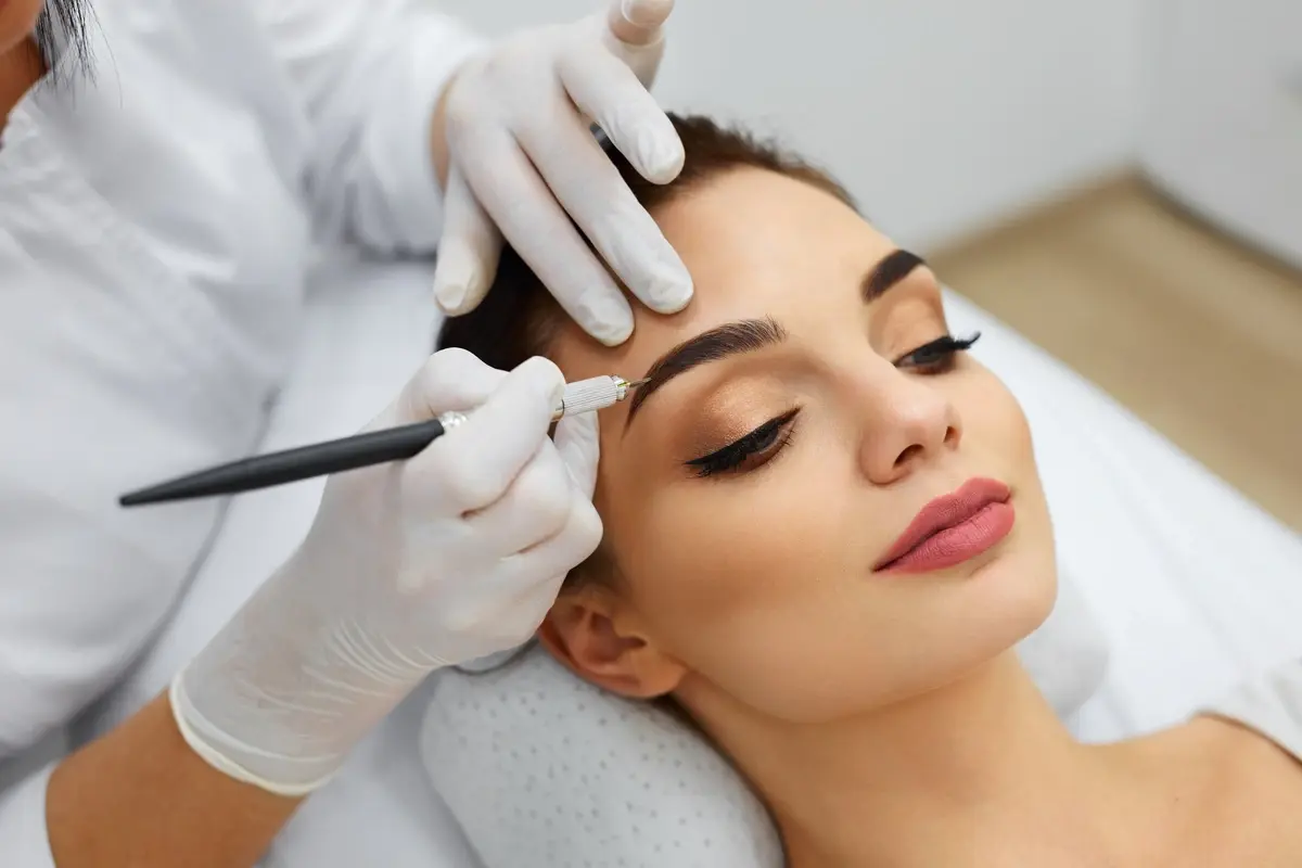 Yasemin Fersan Yalova Microblading  kıl tekniği ile Kalıcı makyaj hizmeti