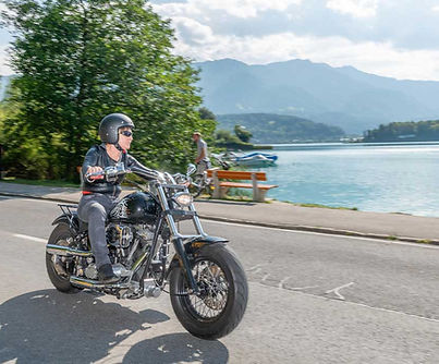 Motorradfahrer am Faaker See in Villach