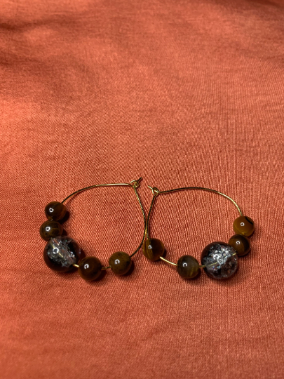 Tiger’s eye and glass medium hoop earrings