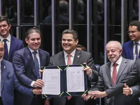 Congresso promulga emenda do fim da escala 6×1 com presença de Lula