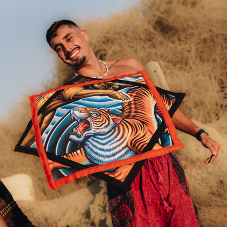 איש משחק עם דאפו בים