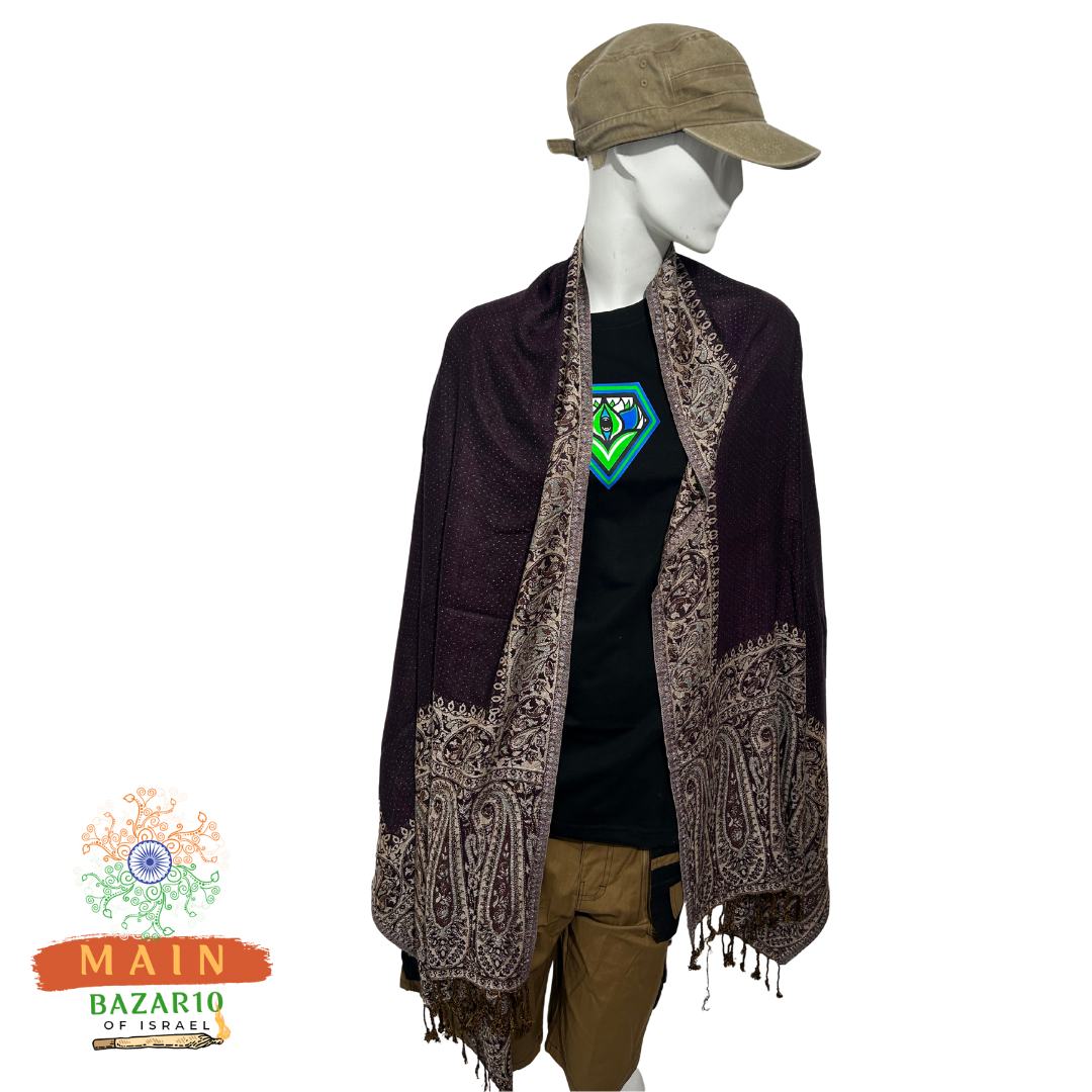 דוגמן לבוש בבגדים. MAIN BAZAR תצוגת אופנה עם תיק צד אלכסון מבד | מיין באזר 10.