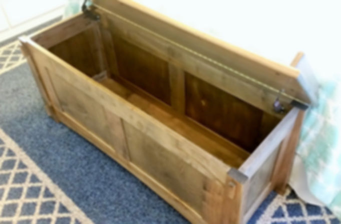 Cottage Inn Entryway Storage Bench