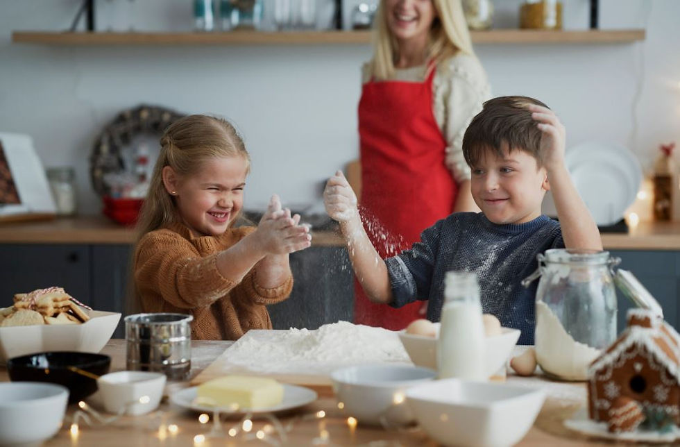 kinder backen plätzchen in der vorweihnachtszeit