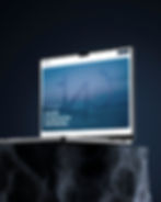 Courtier en assurance d'entreprises sur ordinateur portable