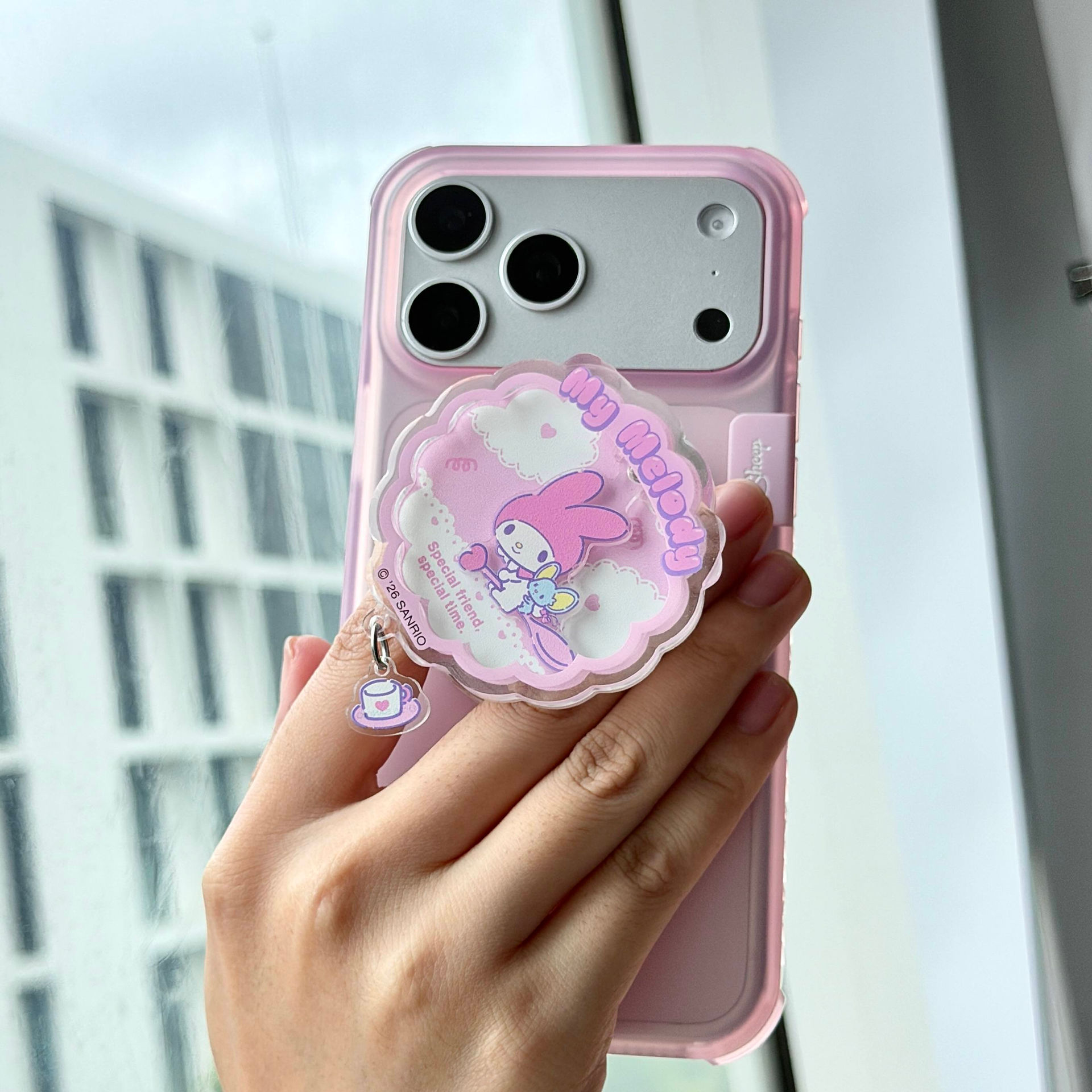 ใช้คู่เคส sanrio phone case my melody ซานริโอ้ มายเมโลดี้ ของแท้ โทรศัพท์ มือถือ ลิขสิทธิ์แท้ สีชมพู ขาว หนู flat phone accessories magsafe griptok sheep phone grip ที่แปะมือถือ กริ๊บต๊อก เขย่า แกว่งเล่นได้ ลายน่ารัก