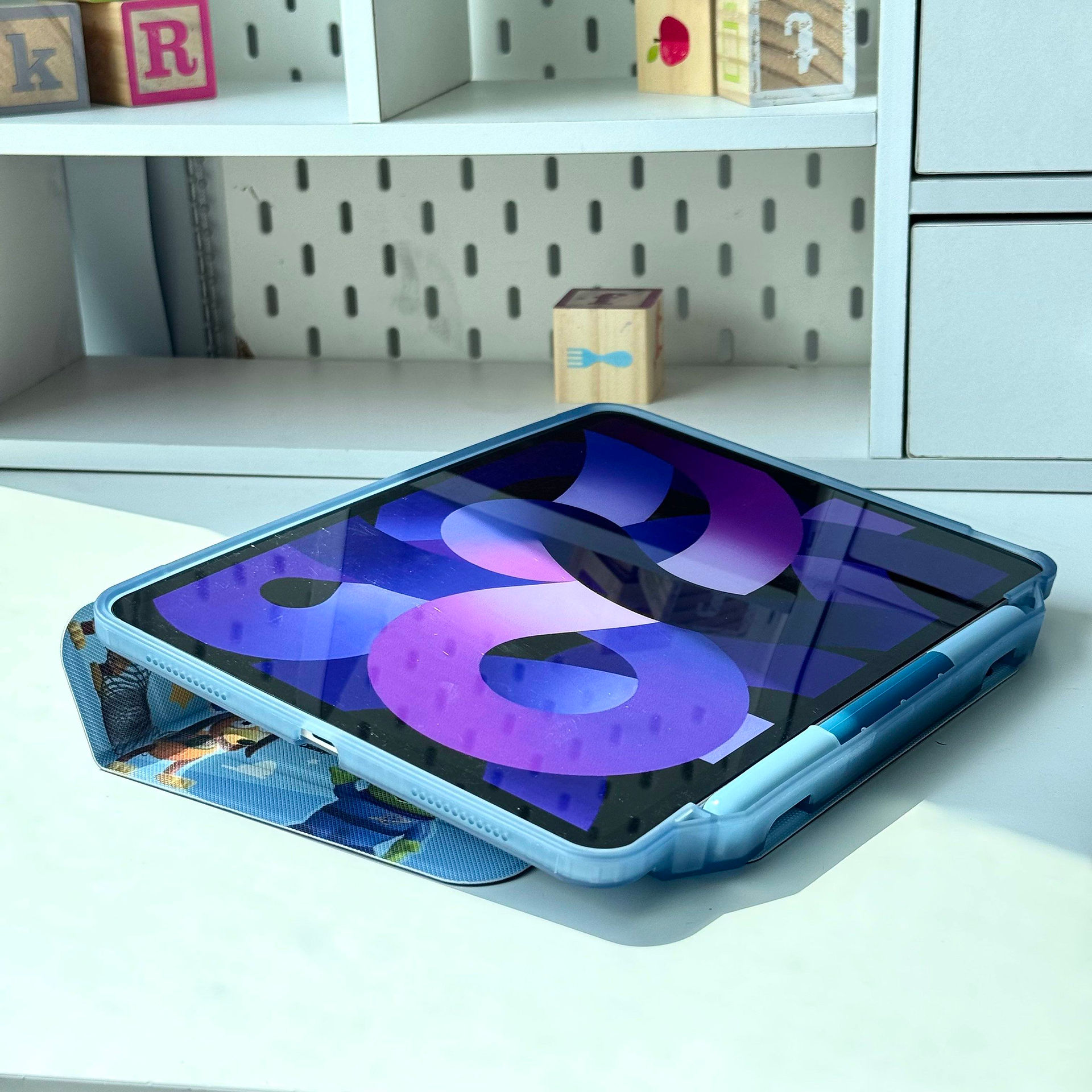 เคส ไอแพด toy story ภาค 5 gadget ของเล่น disney pixar ทอย สตอรี่ ดิสนีย์ พิกซาร์ สีฟ้า ipad case woody วู้ดดี้ buzz lightyear บัซ ไลท์เยียร์ jessie เจสซี่ bullseye rex เร็กซ์ slinky dog สลิงกี้ aliens เอเลี่ยน little green men ตัวละคร เรื่องย่อ หนัง แถม ปลอกปากกา ลิขสิทธิ์แท้ กันกระแทก กันงอ พับได้ แนวตั้ง นอน