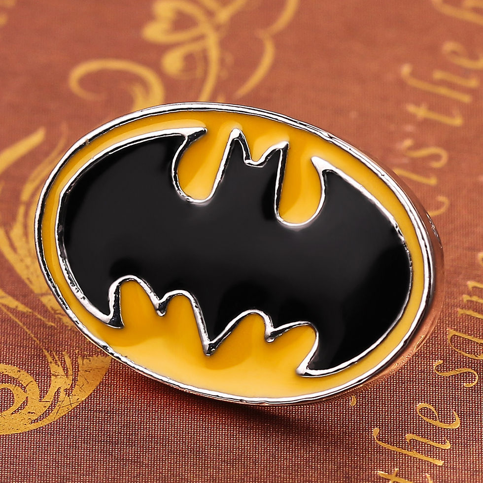 Miniature : Pin's Batman en métal émaillé noir et jaune, badge geek pour cosplay, sac ou veste.