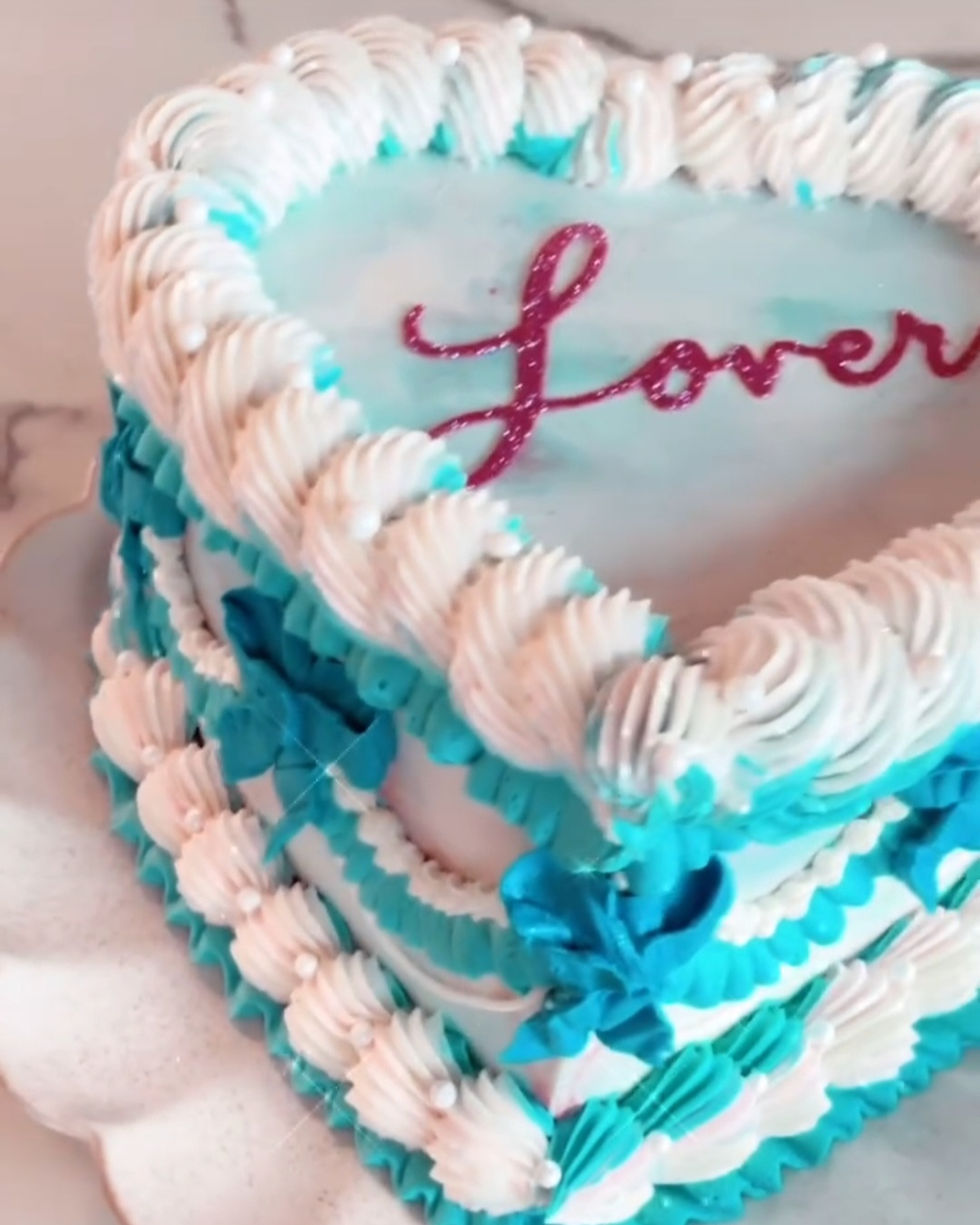 Thumbnail: Mini Heart Cakes