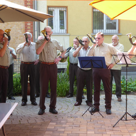 Musikalischer Besuch der Jagdhornbläsergruppe Kahlgrund