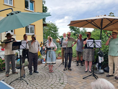 Jagdhornbläser begeistern in der Senioren-Tagesstätte Alzenau