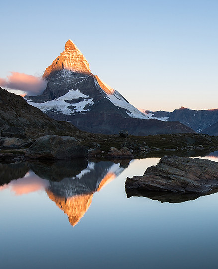 Sunrise on Matterhorn from Riffelsee
