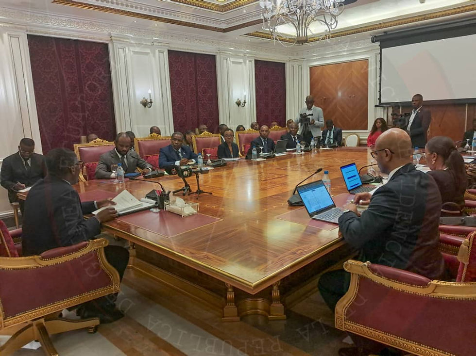 reunión sobre financiación de proyectos de hidrocarburos.