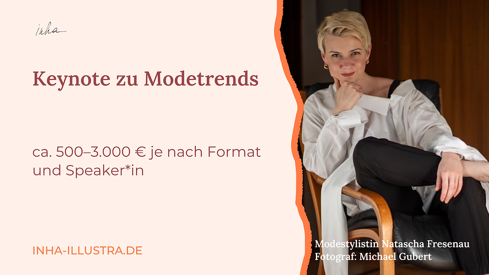 Frau im Sessel bei Keynote zu Modetrends; links Text zu 500–3.000 €, unten INHA-ILLUSTRA.DE, selbstbewusster Blick.