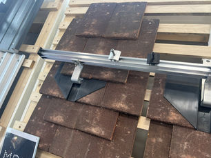 Voici une solution pour l'étanchéité de vos tuiles plates lorsque vous fixer les crochets sur ce type de toiture.