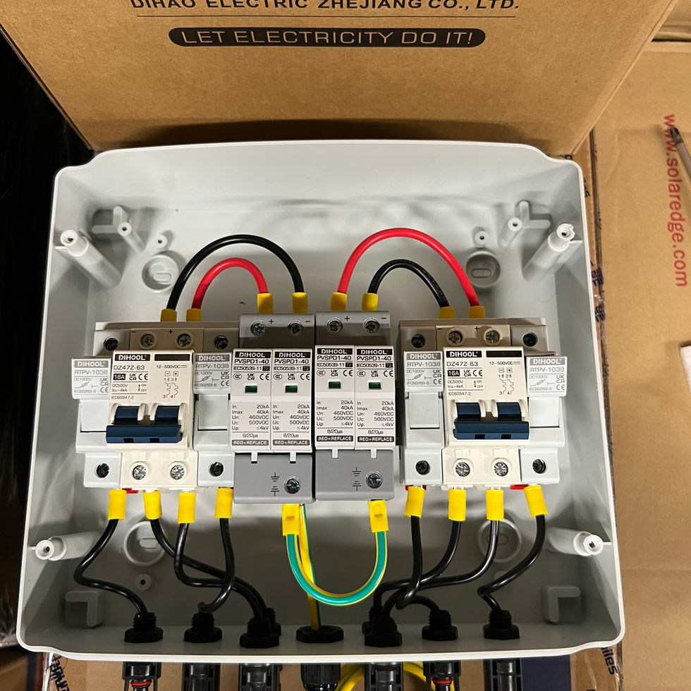 Coffret photovoltaïque Diholl pour 2 boucles de panneaux Mc4 en entrée et sortie