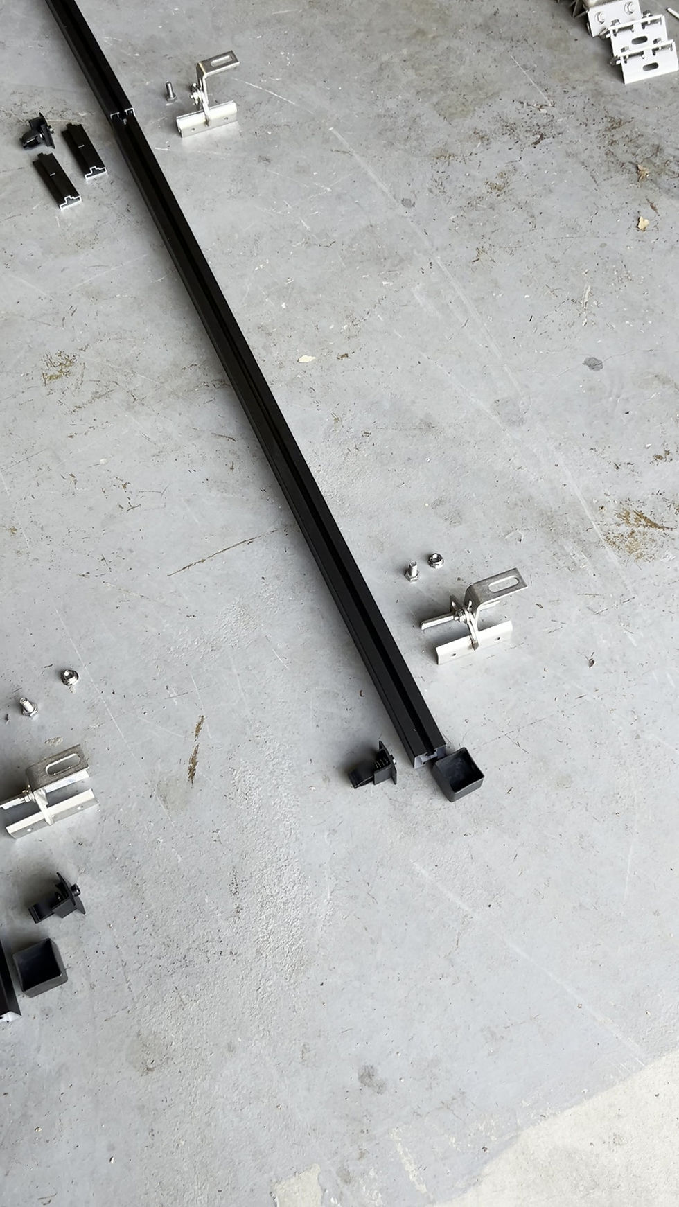 Kit de fixation sur toit bac acier pour 2 panneaux solaires en mode portrait