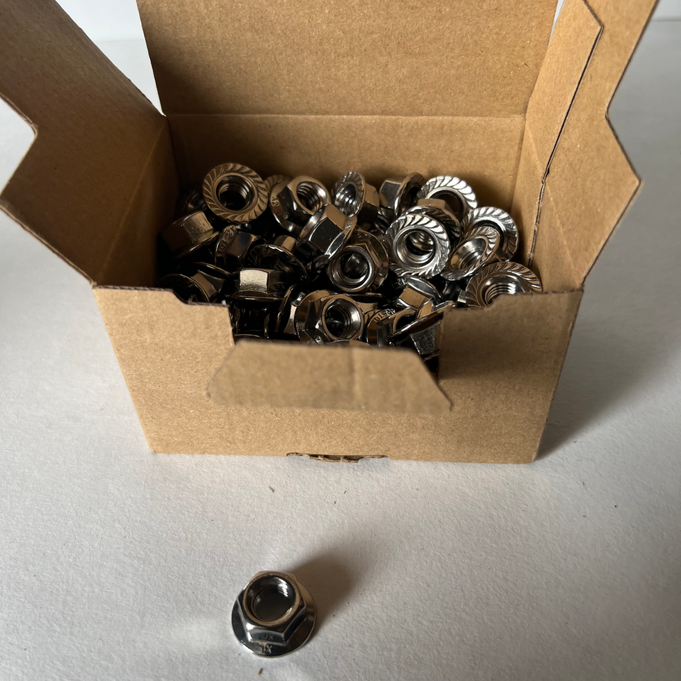 Ecrou dentelé M 10 pour boulon M10x30