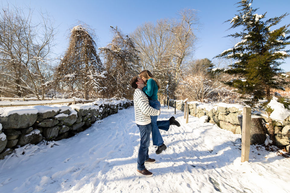 Snowy winter engagement photos