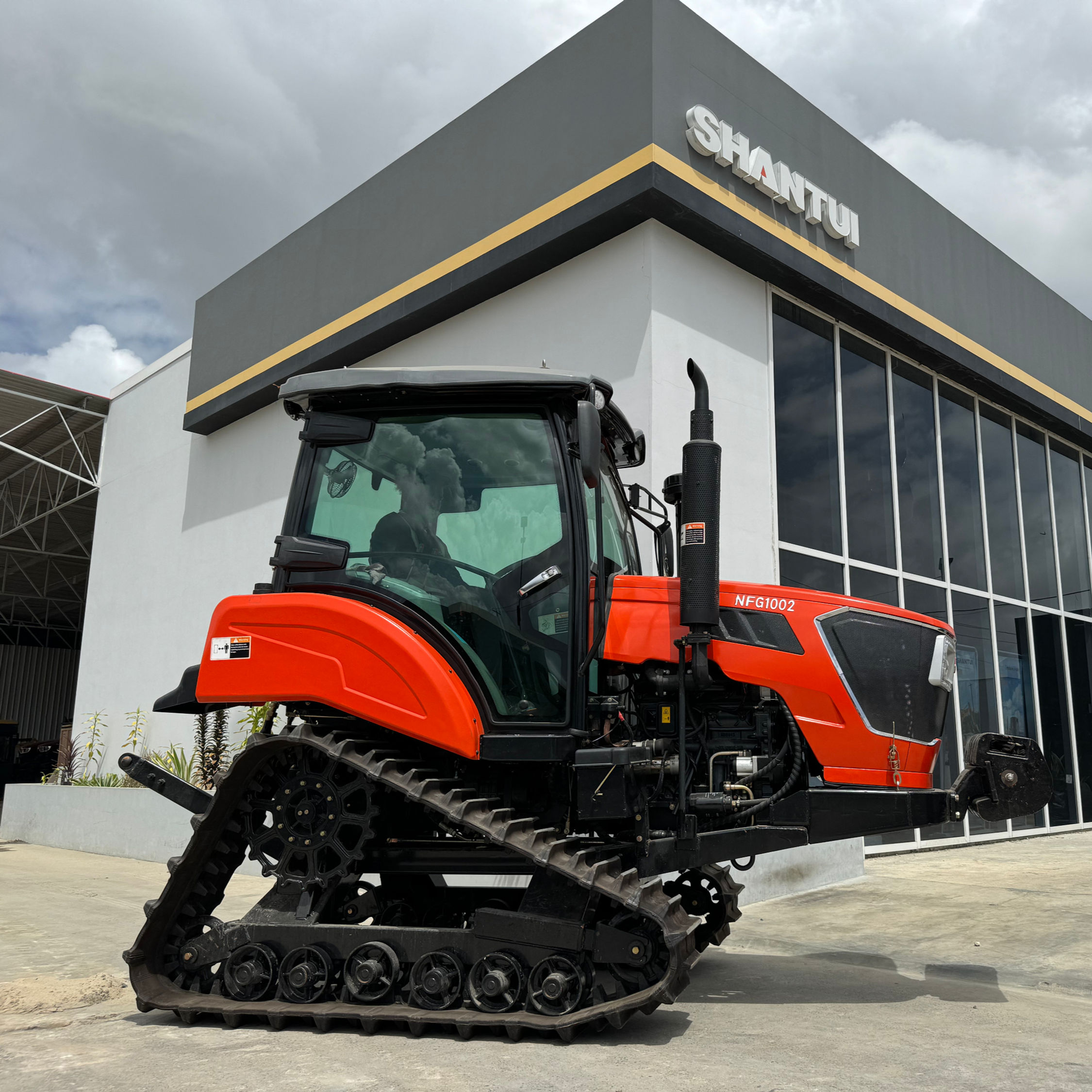 NF1002 Crawler Tractor