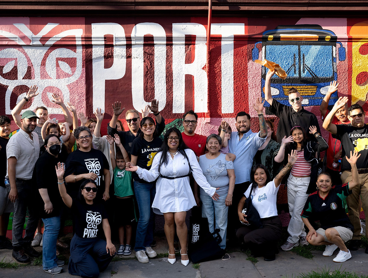 Port_ribboncutting_group2_2x.jpg