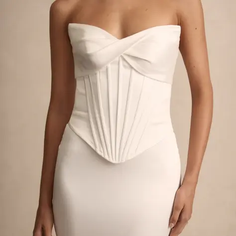 Structured bodice bridal gown in Crowle Scunthorpe boutique