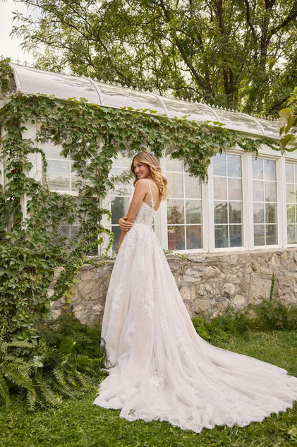 Rebecca Ingram Esmeralda lace wedding dress with sweetheart neckline, illusion bodice and ballgown skirt with pockets at Elizabeth Kate Bridal Scunthorpe