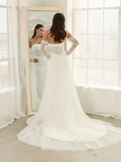 Serene Roman Simple Fitted Wedding Dress At Elizabeth Kate Near Doncaster