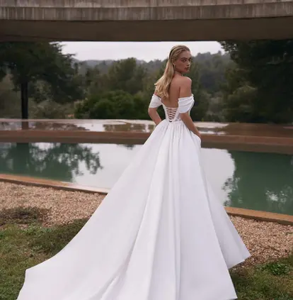 Eva Lendel Cooper A-line Mikado wedding dress with pockets