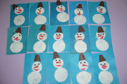 СНЕГОВИКИ ИЗ ВАТНЫХ ДИСКОВ