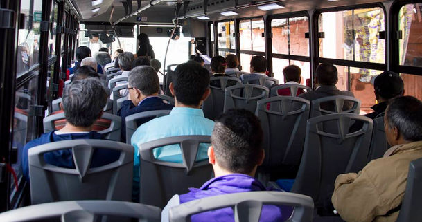 Asalto a camión de pasajeros en Tláhuac termina en balacera; hay dos muertos y nueve heridos