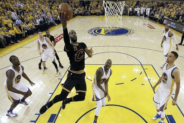 Cavs descuenta en la serie por el título.
