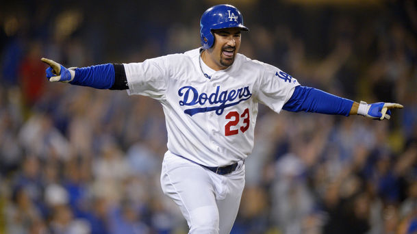 Mexicano González se va de 3-0 en victoria de Dodgers ante Bravos