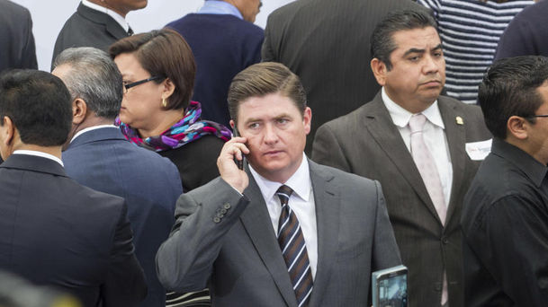 JUEZ NIEGA AMPARO A RODRIGO MEDINA; DEBERÁ COMPARECER