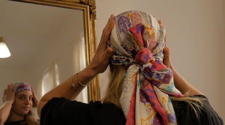 Foulard long aux motifs colorés