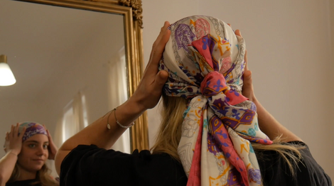Foulard long aux motifs colorés