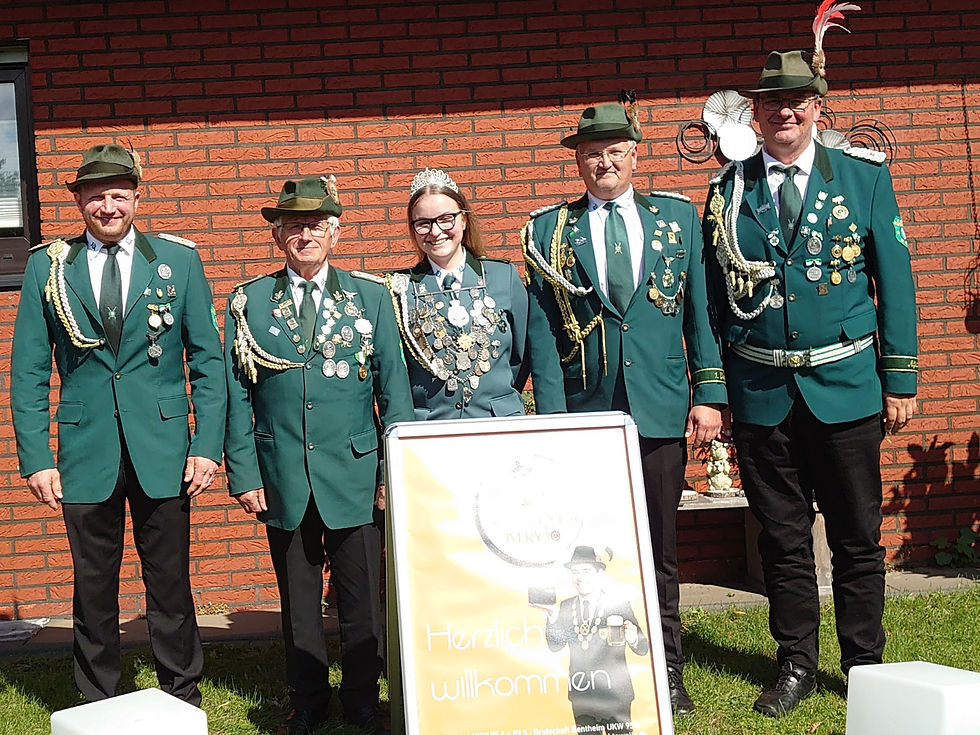 Besuch vom Schützenverein St. Georg Groß Hesepe/Torfwerk: Timo Reiners-Delatour, Claude Delatour, Nele Kudell, Maik Kudell, Heinz-Hermann Pöttker | Foto: Schützenfest im Radio