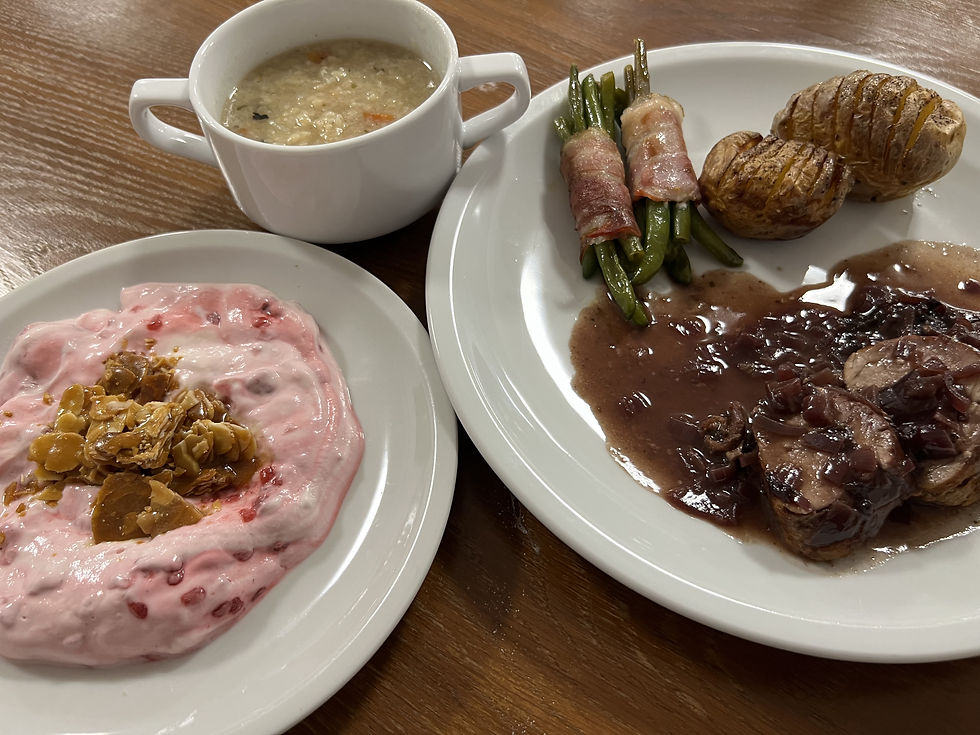 Das königliche Drei-Gänge-Menü | Foto: Archiv Dennis Happe