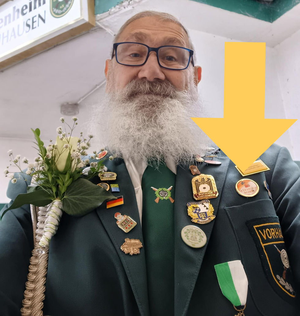 Stolz auf den Schützenfest im Radio-Uniform-Pin | Fotoarchiv Walter Böckelmann