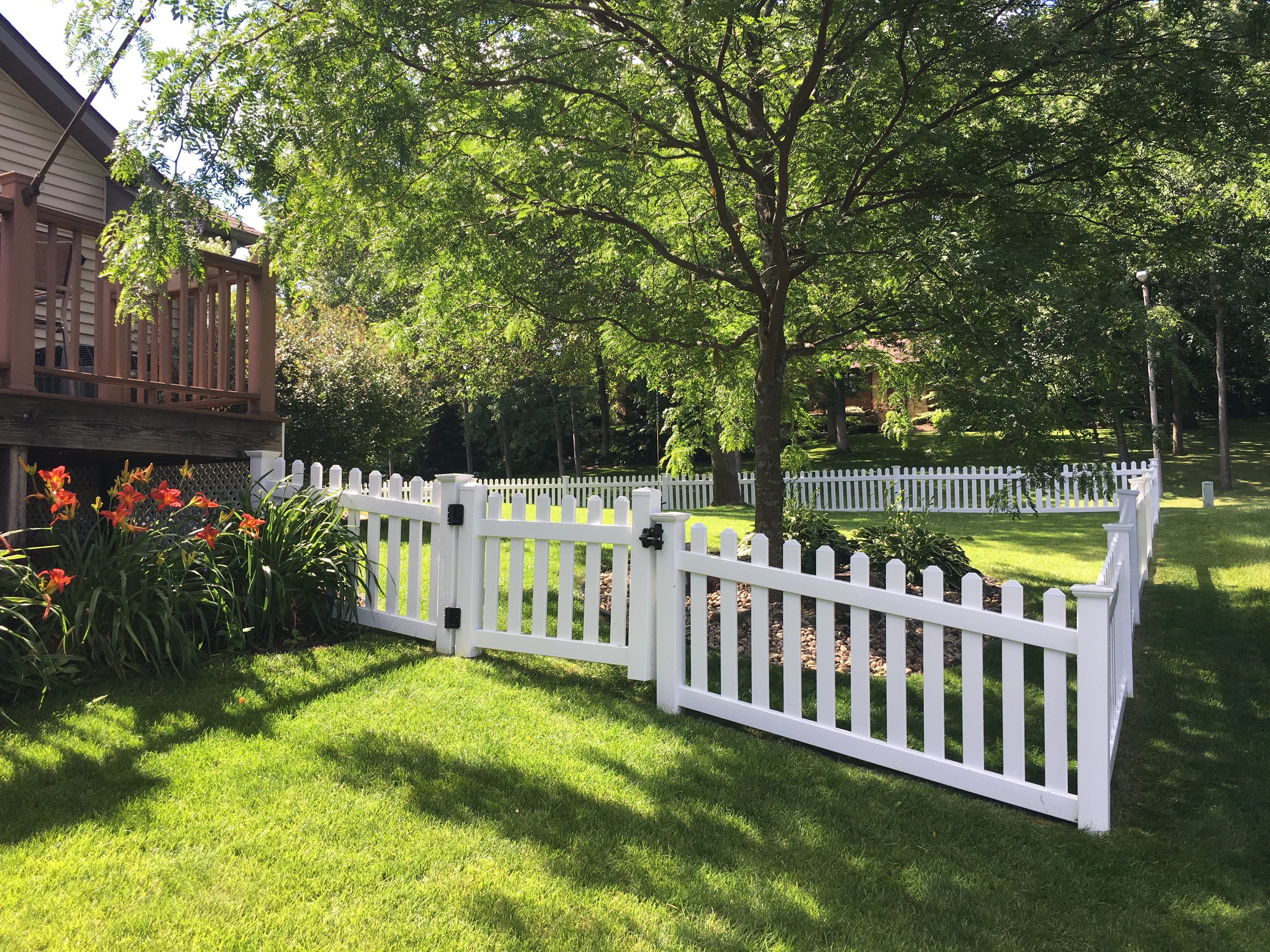 Cambridge Picket Vinyl Fencing Custom Craft Distribution Inc