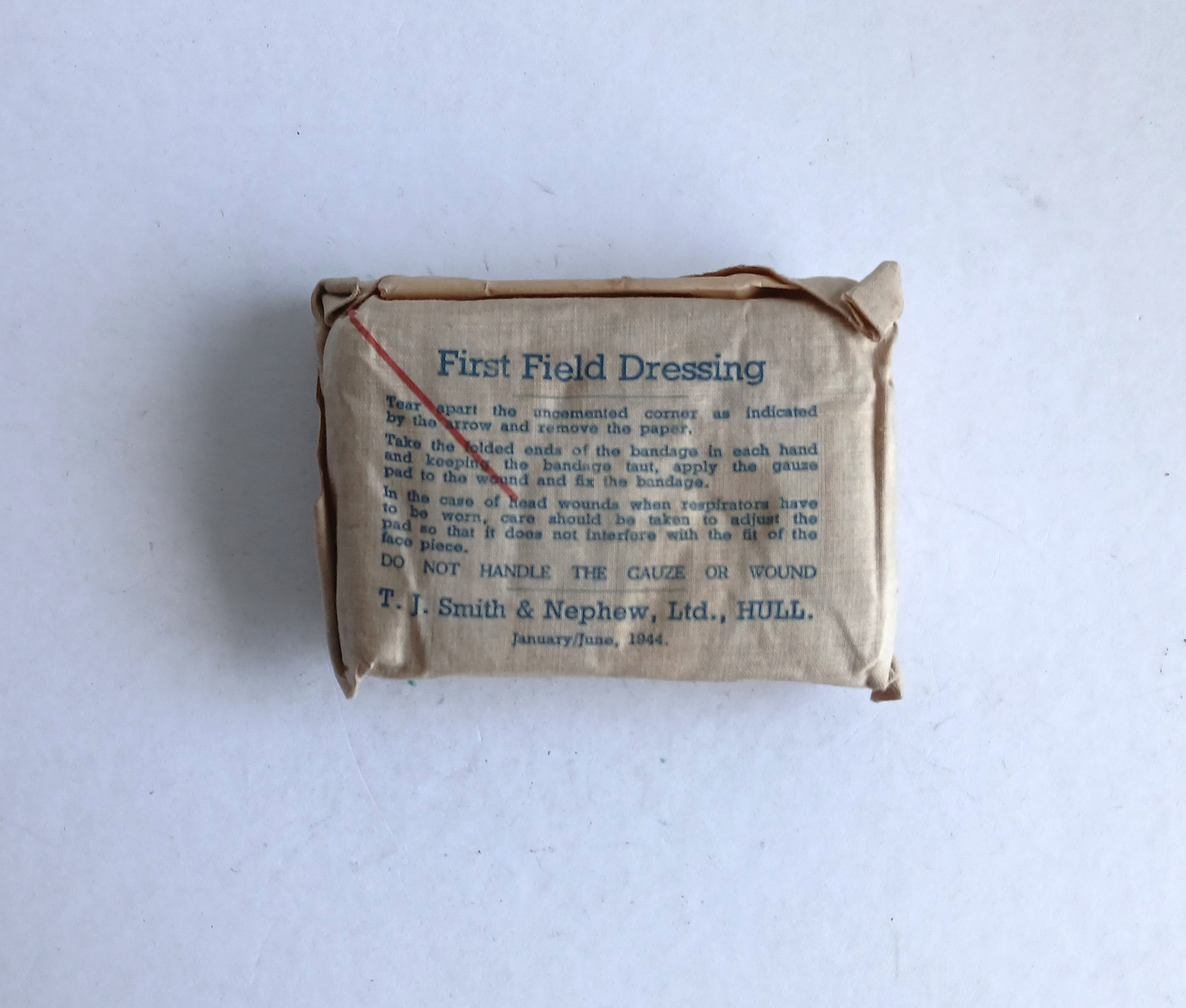 Pansement - GB129003c  First field dressing 1944 (Smith & Nephew)