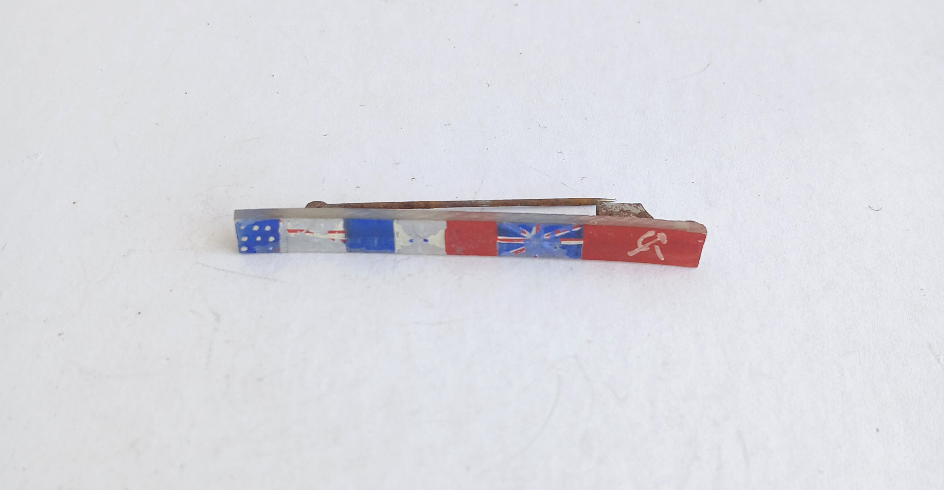 Insigne libération - FR417304a  Breloque libération barrette 4 drapeaux