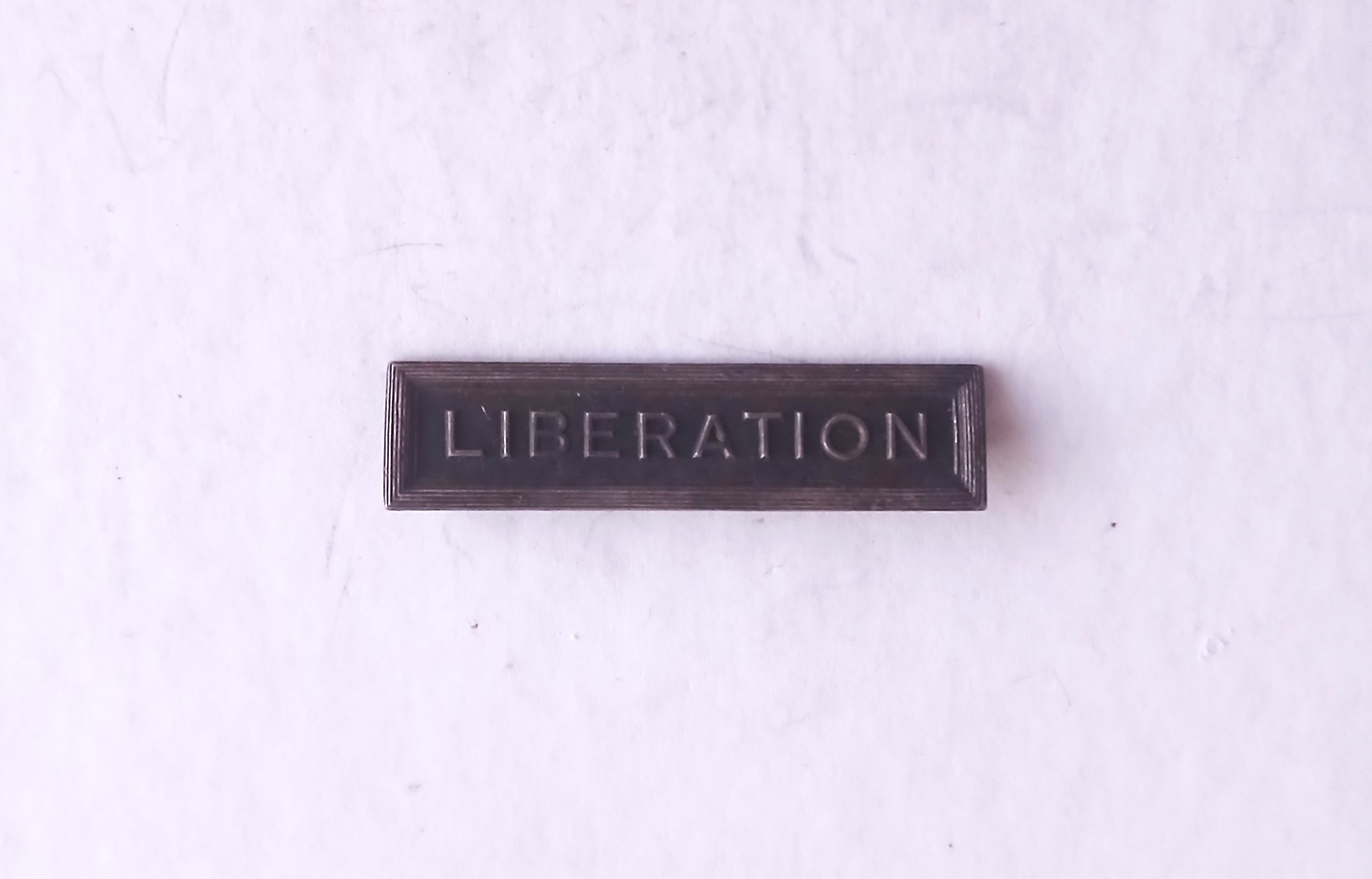 Agrafe - FR32802b "LIBERATION" (grande écriture)