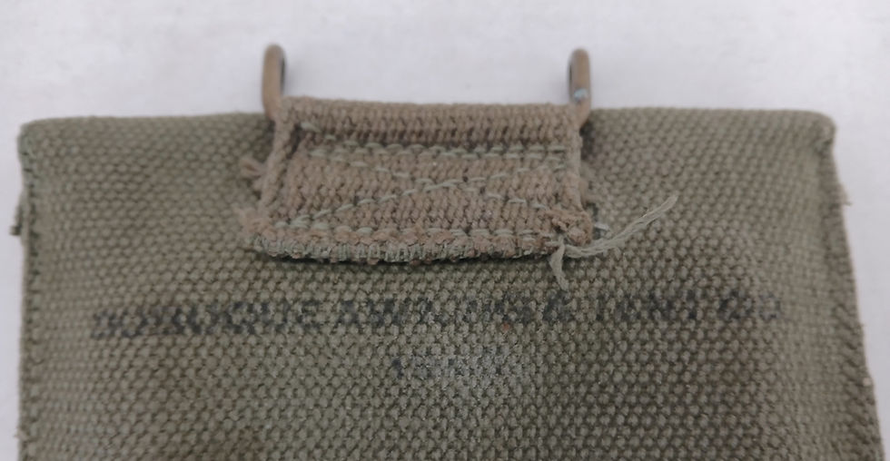 Miniature : Sac et boite transport - US23115b Pouch first aid packet M-1942